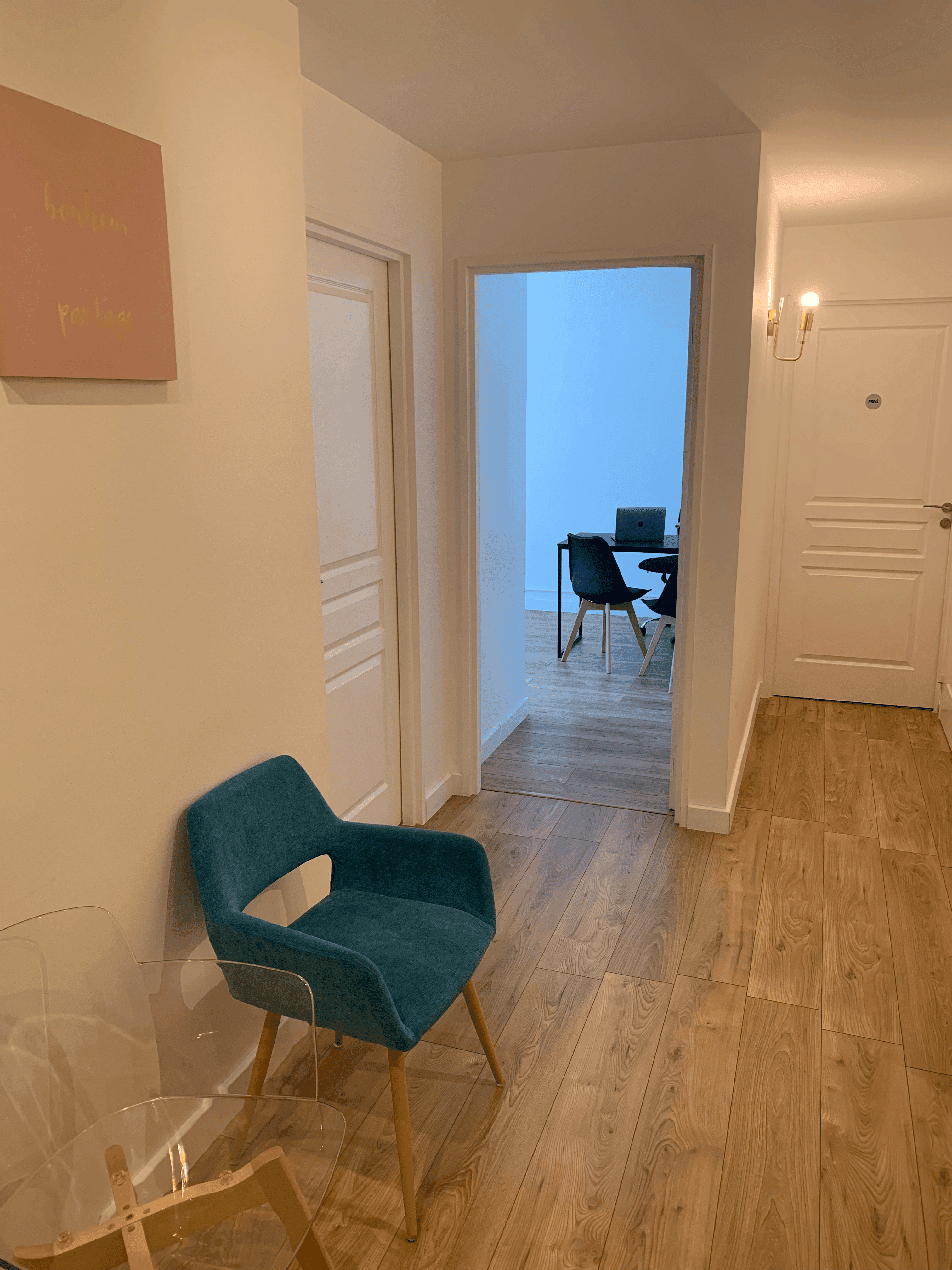 Salle d'attente du cabinet d'osthéopathie
